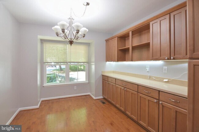 Building Photo - 13326 Waterside Cir