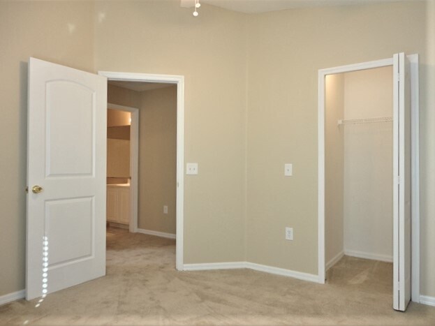 Building Photo - 403 Pine Pointe Ct