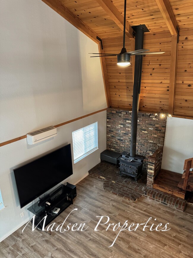 Building Photo - 20 Fairhill Dr