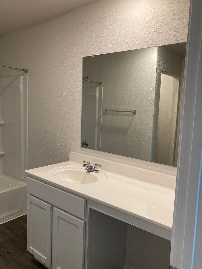 Building Photo - 3 Bedroom/2 Bathroom Lonesome Dove