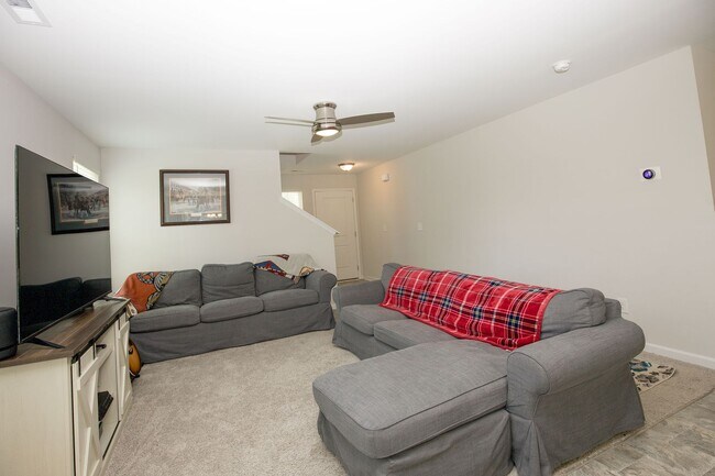 Building Photo - Coming up soon!!!!Centric beautiful proper...