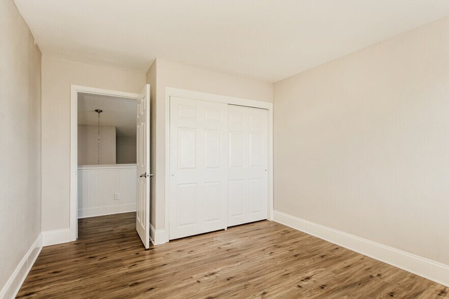 Building Photo - 15369 W Evans Dr