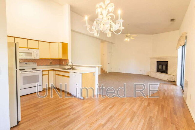 Building Photo - 2735 N Walnut Hills Dr