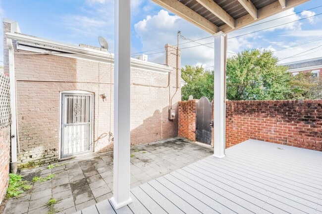 Building Photo - Classic Fan Rowhome for Lease