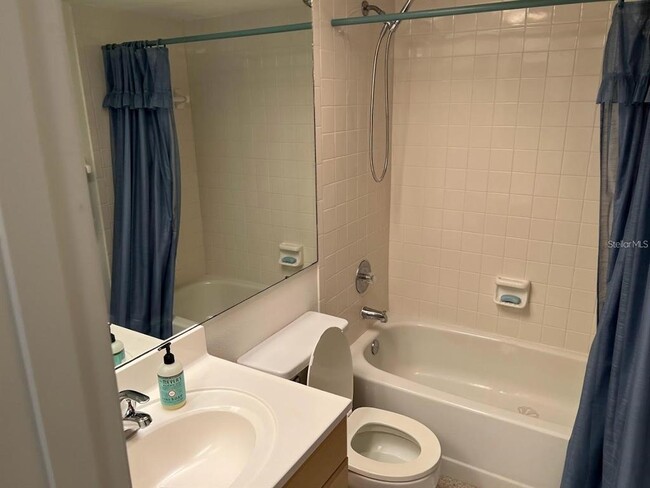 Building Photo - 333 Woodlake Wynde
