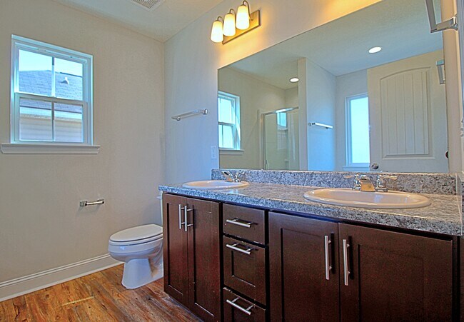 Building Photo - 106 Centennial Ct