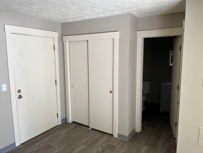 Building Photo - 35 Log St