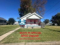 Building Photo - Two Bedroom House | Updated | Deposit Special