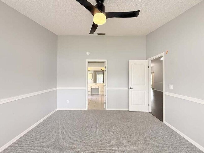 Building Photo - 1118 Hardwood Dr