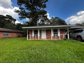 Building Photo - 3853 Jeffery Rd
