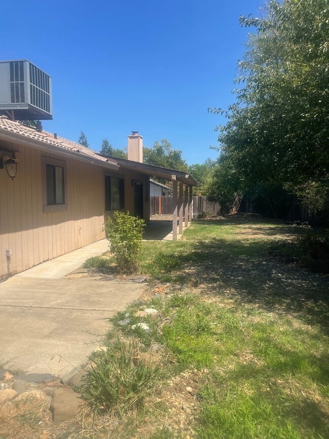 Building Photo - 651 Country Oak Dr