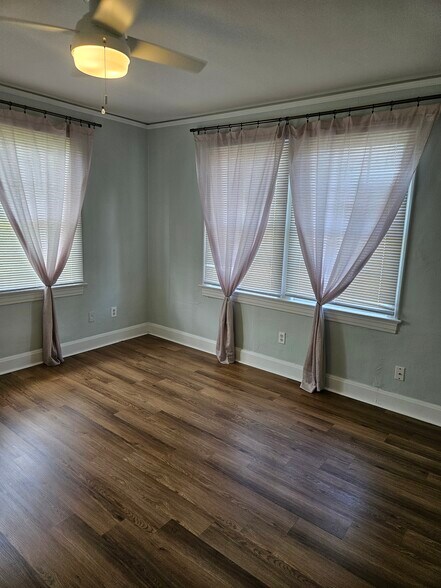 Building Photo - 46 W 11th St