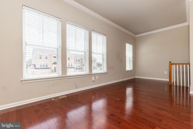 Building Photo - 427 Woodcrest Dr SE