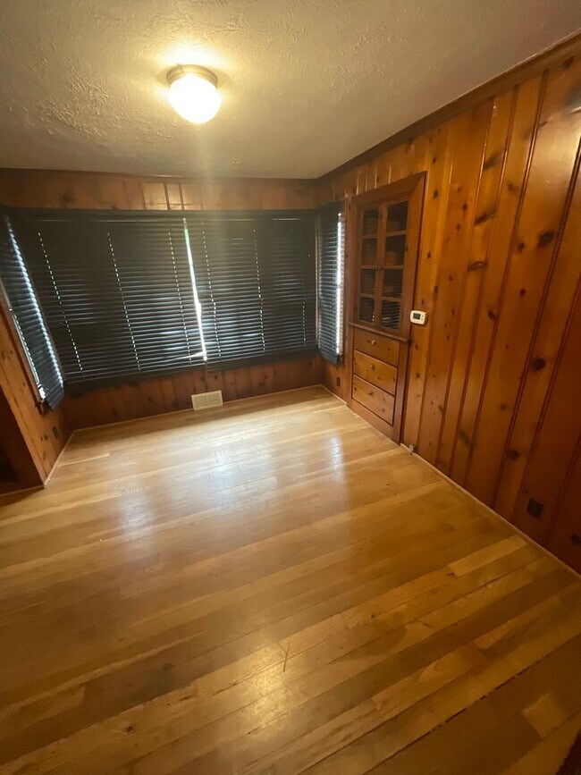 Building Photo - Charming 3 Bed 2 Bath Home! *2027*