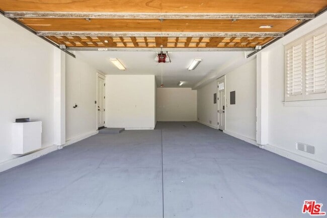 Building Photo - 1633 Voorhees Ave