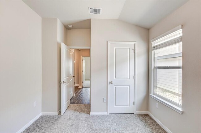 Building Photo - 4905 Hazelnut Ln