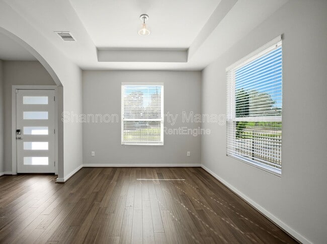 Building Photo - 605 Dumble St