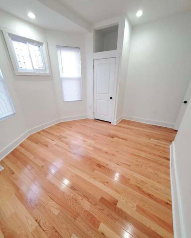 Building Photo - 5425 Catharine St