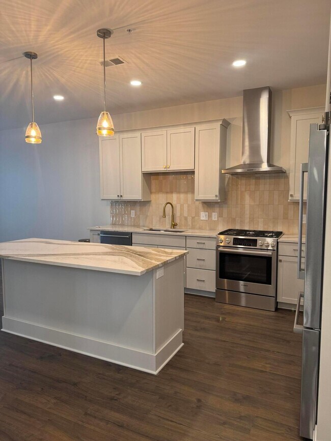 Building Photo - 6633 Dale Dr