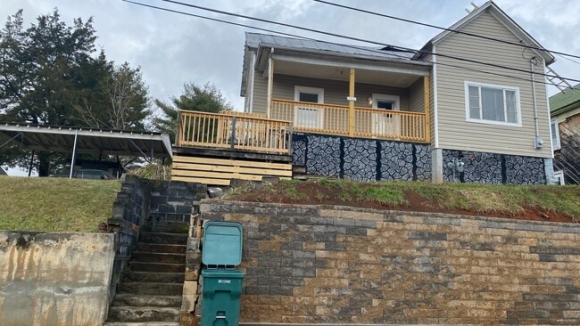 Primary Photo - 732 Fairview St
