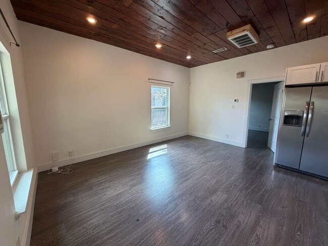 Building Photo - 6311 Felix Ave