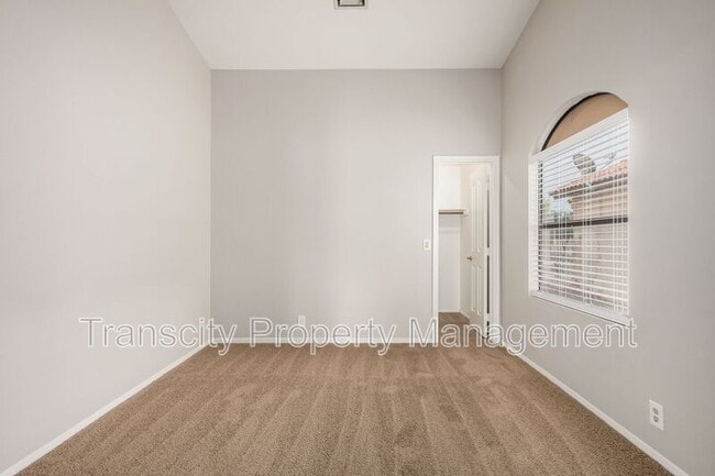 Building Photo - 16042 S 44th Pl