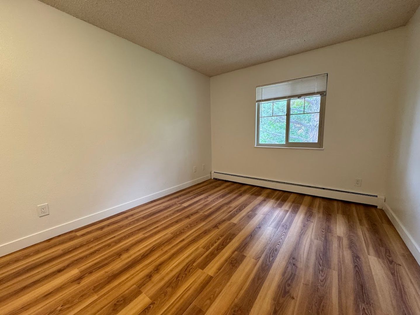 Building Photo - 860 W Moorhead Cir