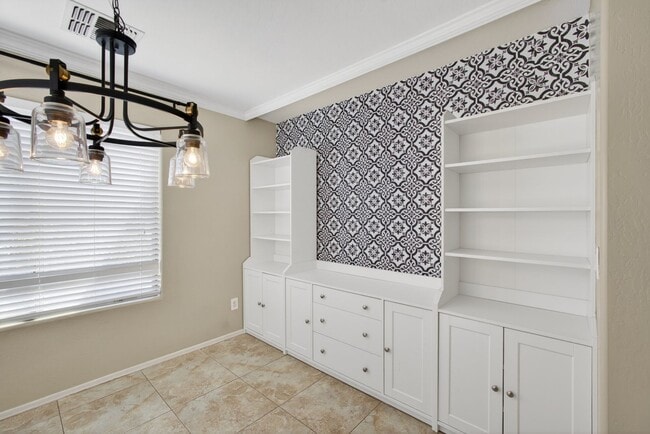 Building Photo - Updated House in Chandler Community