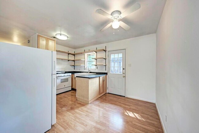 Building Photo - 1805 Mohle Dr