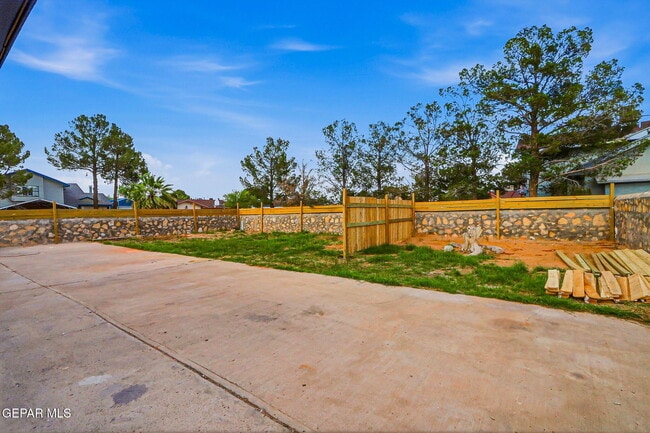 Building Photo - 2624 Lake Victoria Dr