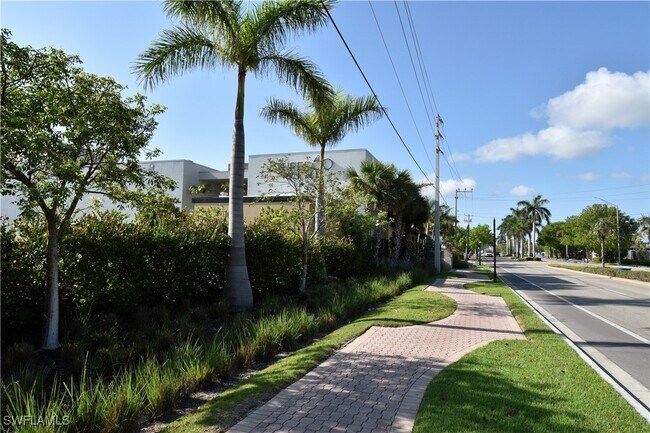 Building Photo - 3461 Lakeview Dr