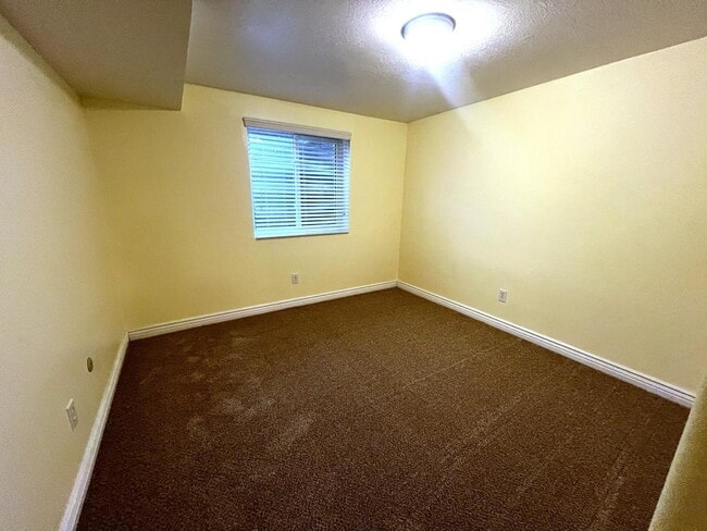 Building Photo - 676 E 3300 N