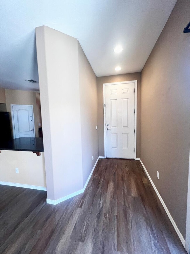 Building Photo - 879 E Stottler Dr