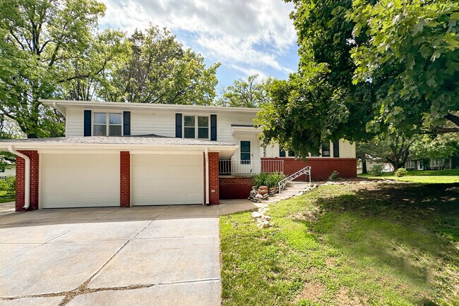 Primary Photo - 922 N 122nd St