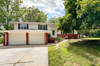 Building Photo - 922 N 122nd St