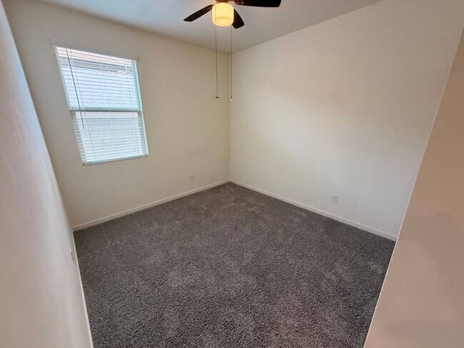 Building Photo - Newer 4 Bed / 3 bath Single Level home with Den