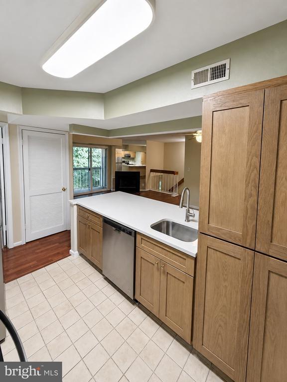 Building Photo - 5800 Orchard Hill Ct