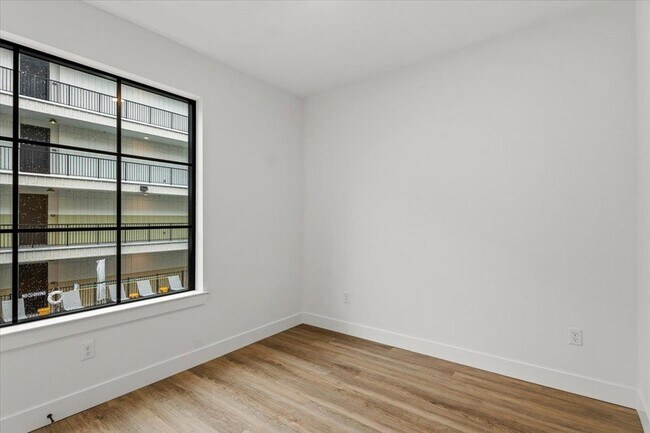 Building Photo - 4315 S Congress Ave