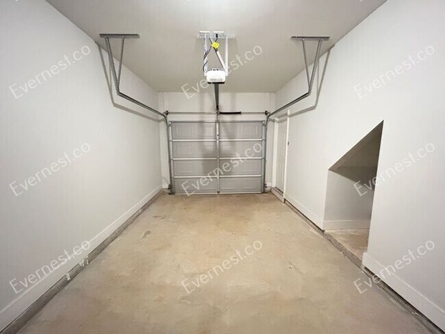 Building Photo - Spacious 3 Bed, 2.5 Bath Home with Modern Amenities / Available Soon!