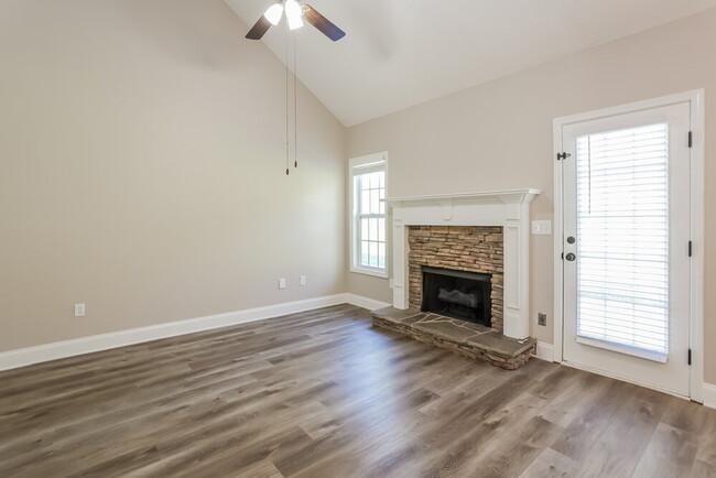 Building Photo - 204 Raleigh Way