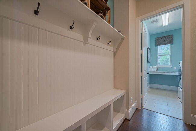 Building Photo - 2418 Sandhill Crest Ln