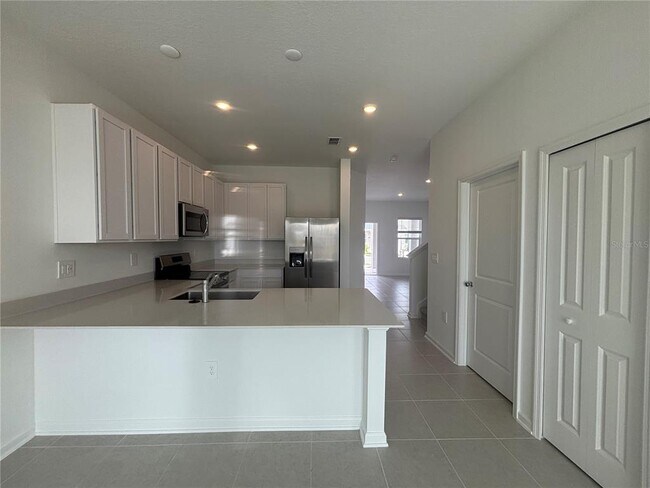 Building Photo - 2664 Skyline Lp
