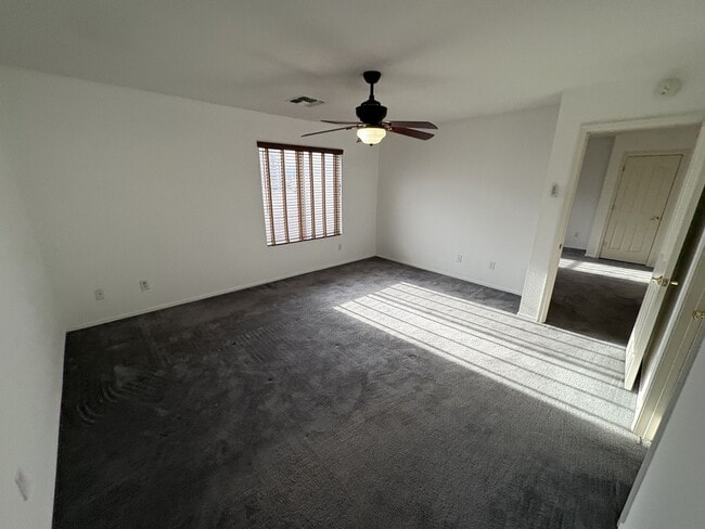 Building Photo - Convenient Location Three bedroom 2.5 baths 2 car garage