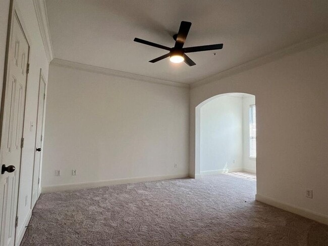 Building Photo - DEAL!! Get $500 off your move-in costs! Valid for new leases with a start date on or before Decem...