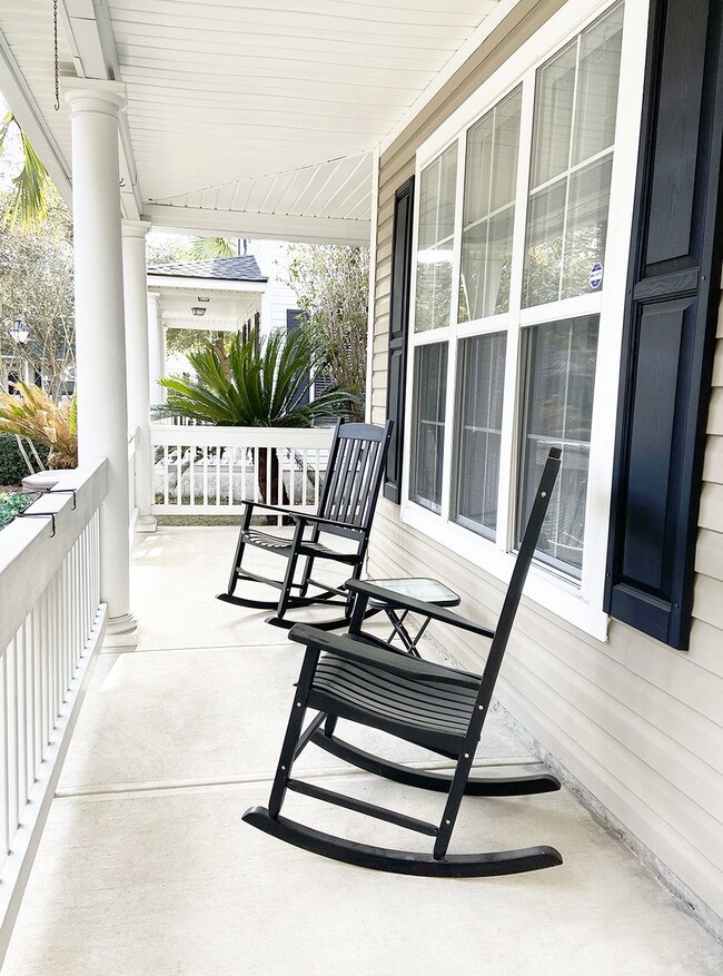 Building Photo - Charming, Spacious, Single Family Home in ...