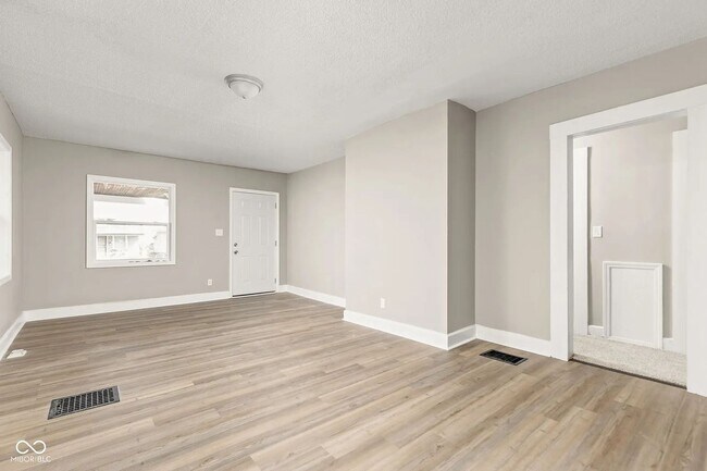 Building Photo - 2921 E Brookside Ave