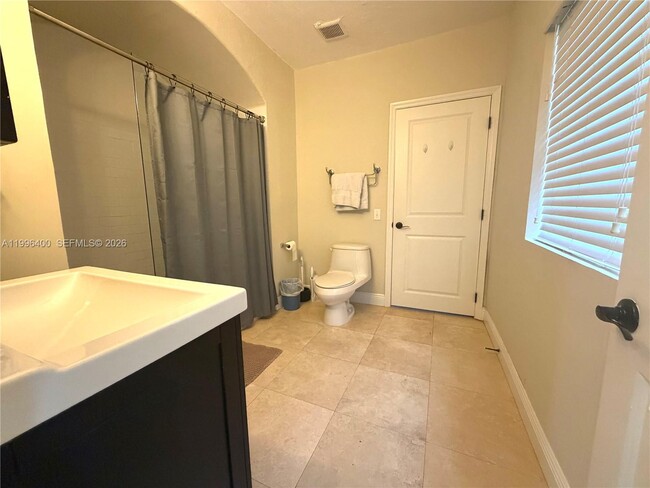 Building Photo - 5116 SW 57th Ave