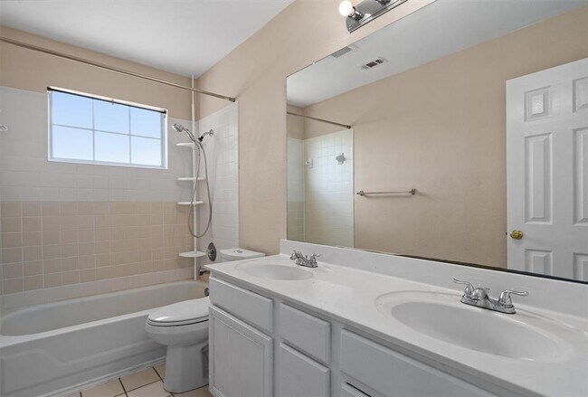 Building Photo - 100 Parque Cir