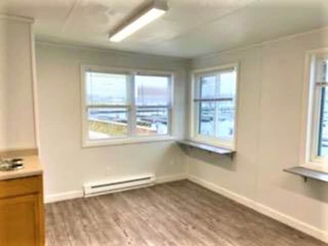 Building Photo - ****Warwick/Oakland Beach – Waterfront Single Family Home - $1,750****