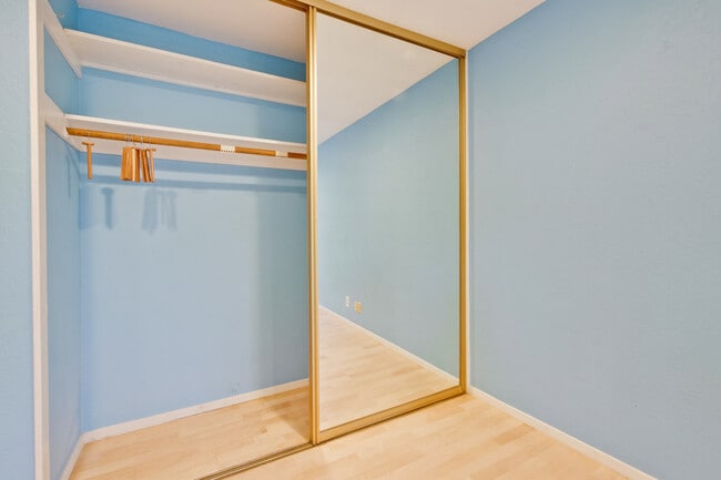 Building Photo - 280 Easy St